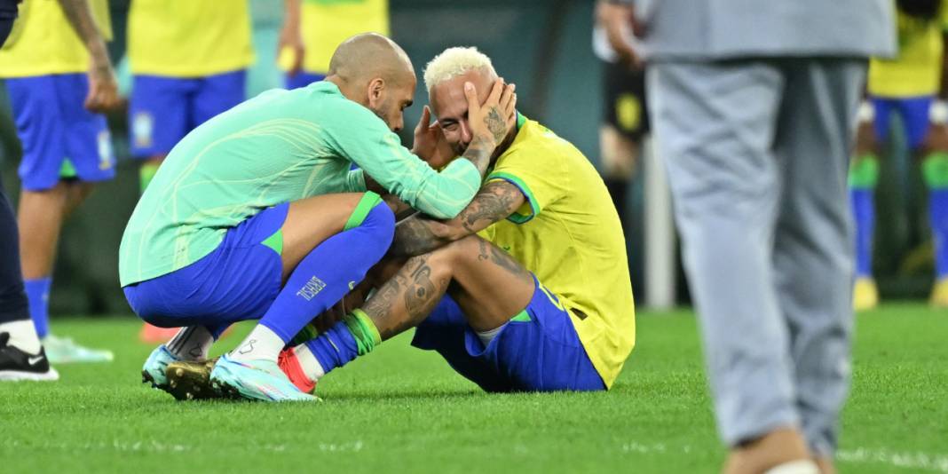 Brezilya kaybetti, Neymar gözyaşlarına boğuldu 2